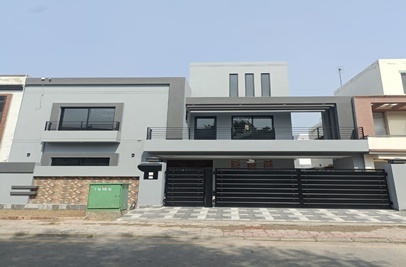 10 marla house for sale in Bahria Town Lahore