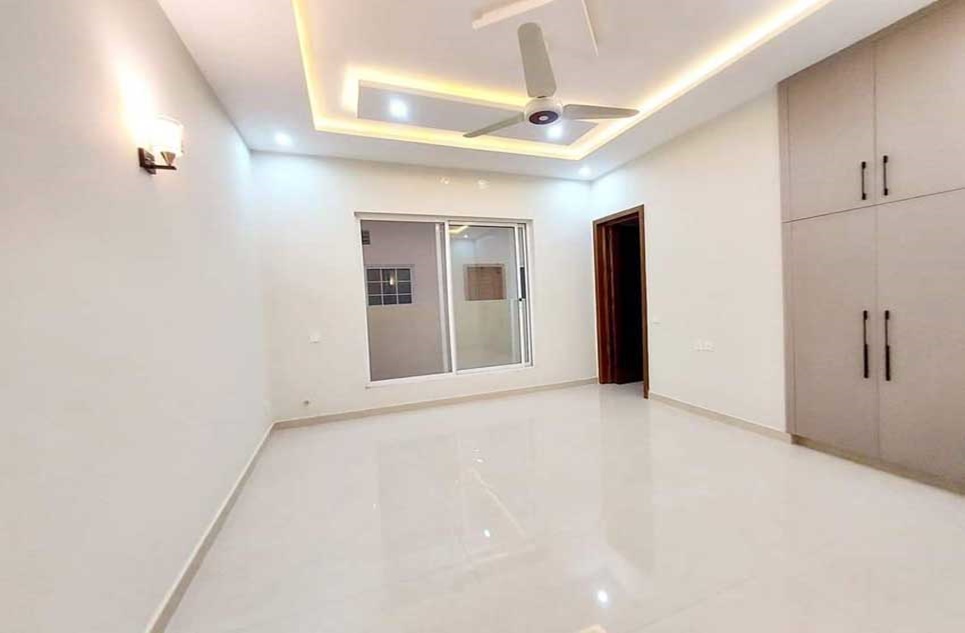 1 kanal house for sale in Phase 2 DHA Islamabad
