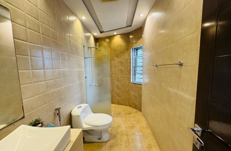 12 marla house for sale in Bahria Town Lahore
