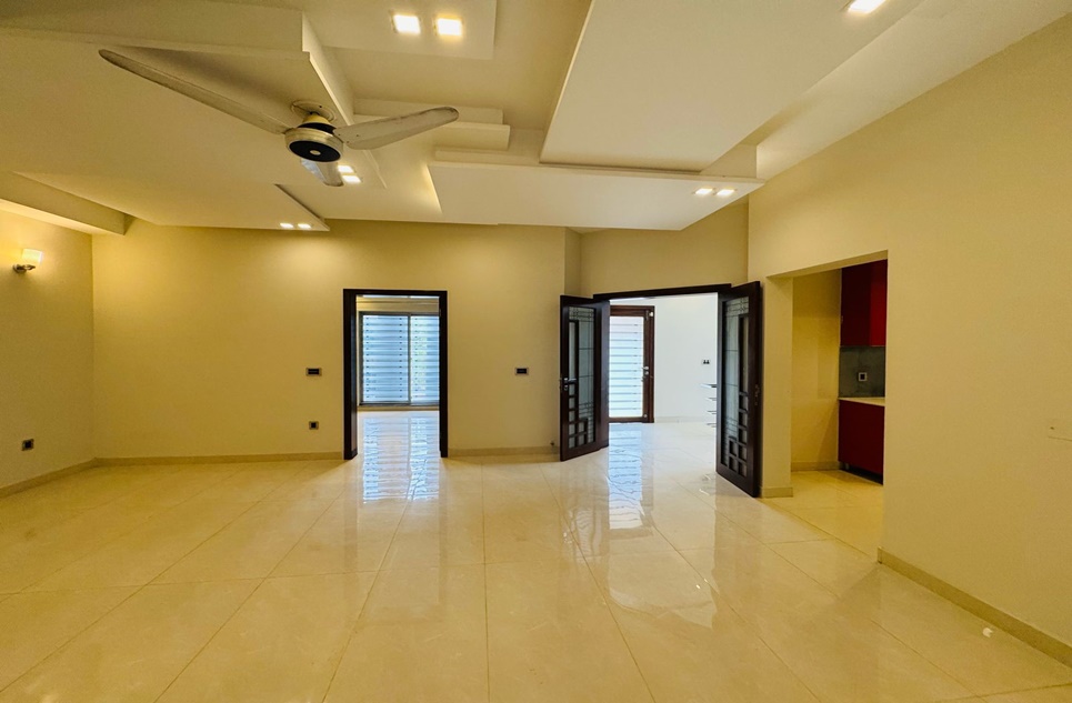 12 marla house for sale in Bahria Town Lahore