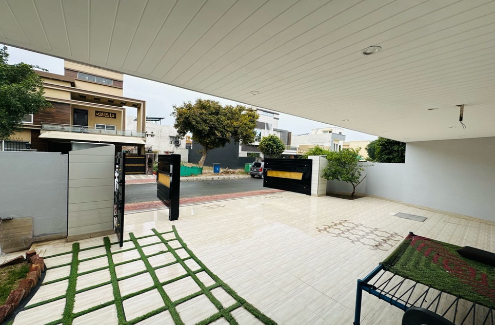 12 marla house for sale in Bahria Town Lahore