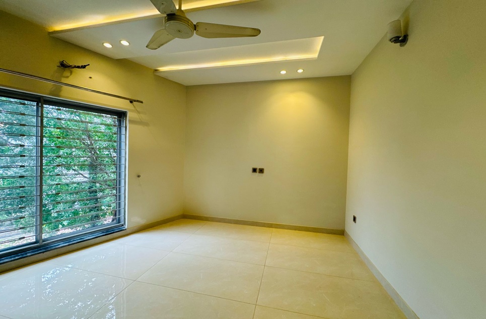 12 marla house for sale in Bahria Town Lahore