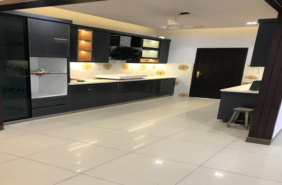 500 square yard house for sale in Phase 8 DHA Karachi