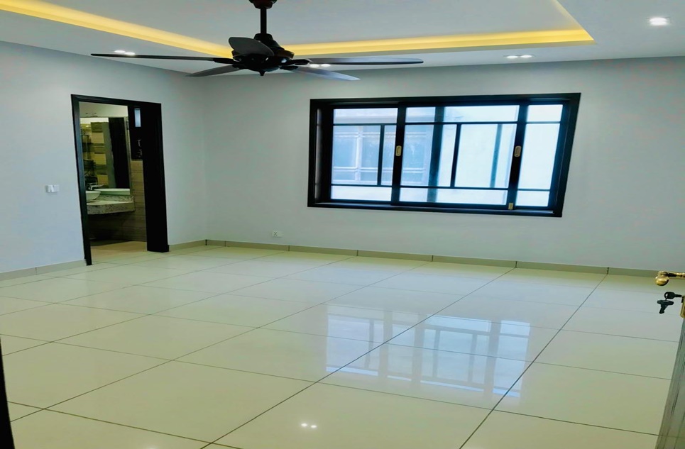 500 square yard house for sale in Phase 8 DHA Karachi