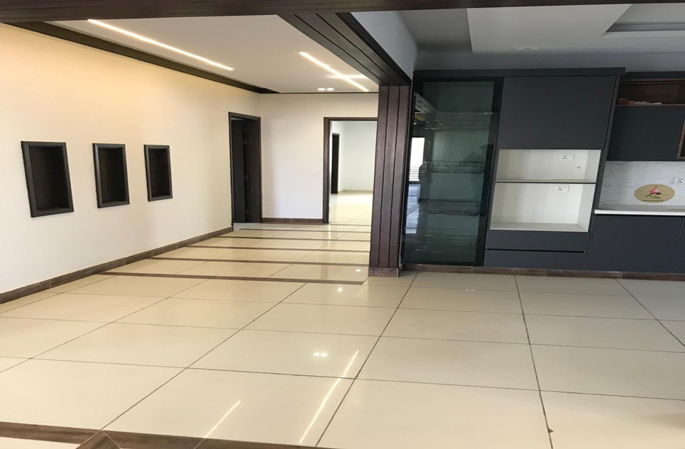 500 square yard house for sale in Phase 8 DHA Karachi