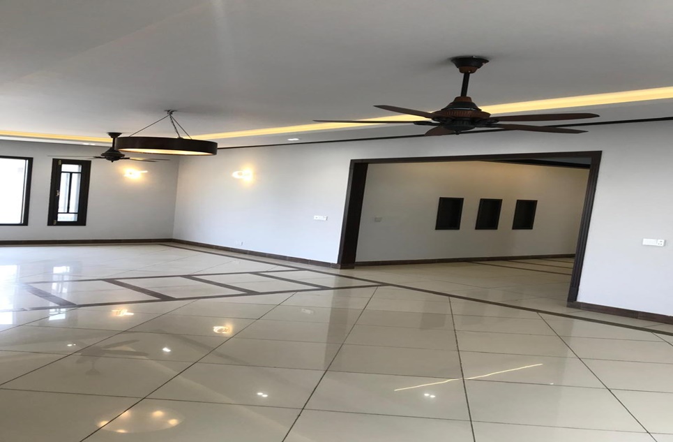 500 square yard house for sale in Phase 8 DHA Karachi