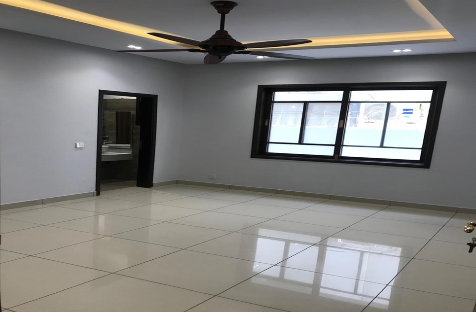 500 square yard house for sale in Phase 8 DHA Karachi