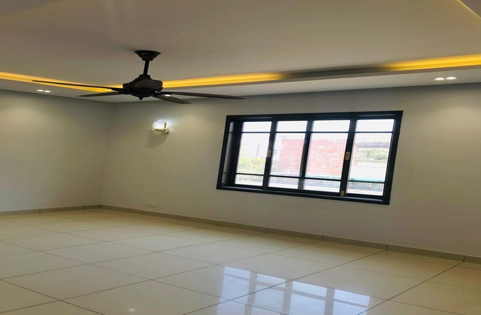 500 square yard house for sale in Phase 8 DHA Karachi