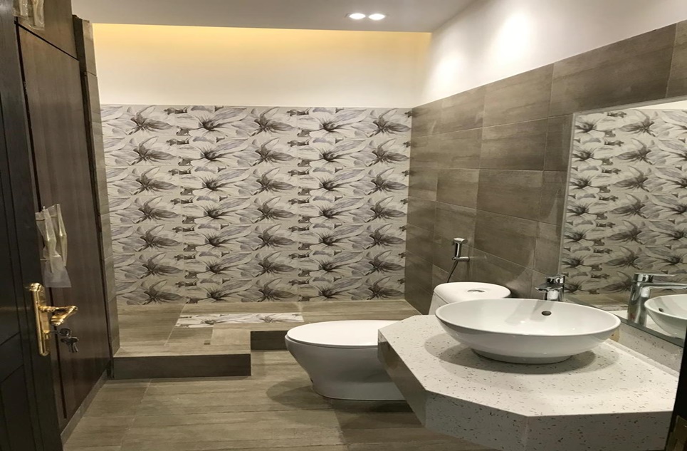 500 square yard house for sale in Phase 8 DHA Karachi