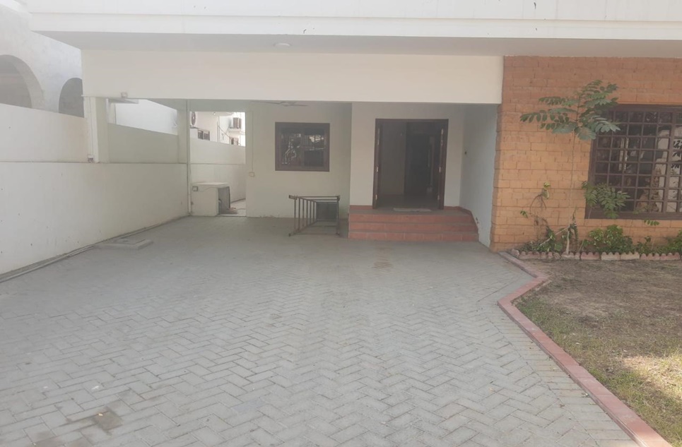500 square yard house for sale in Phase 6 DHA Karachi
