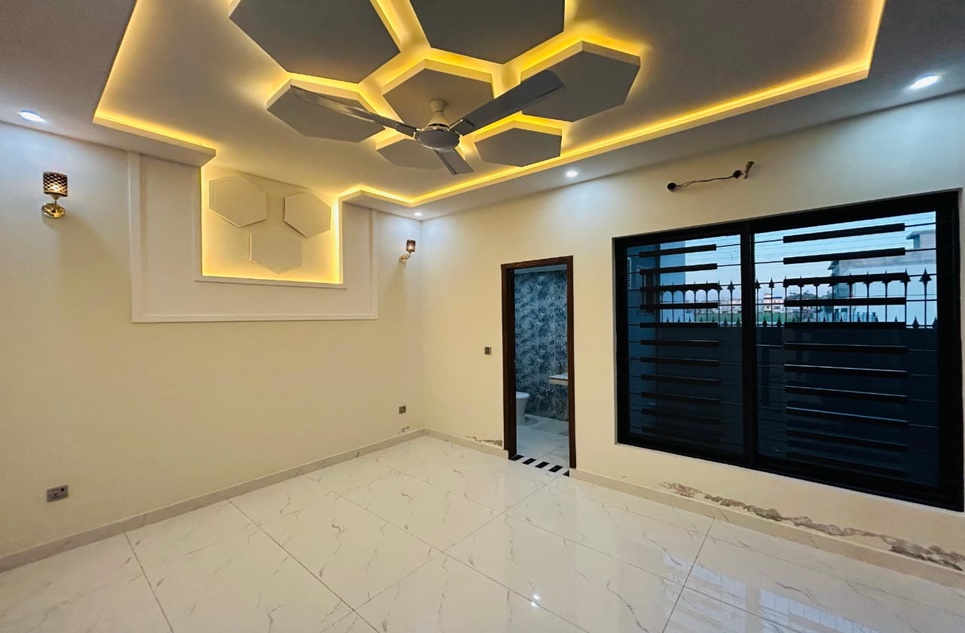 5 marla house for sale in Central Park Housing Scheme Lahore