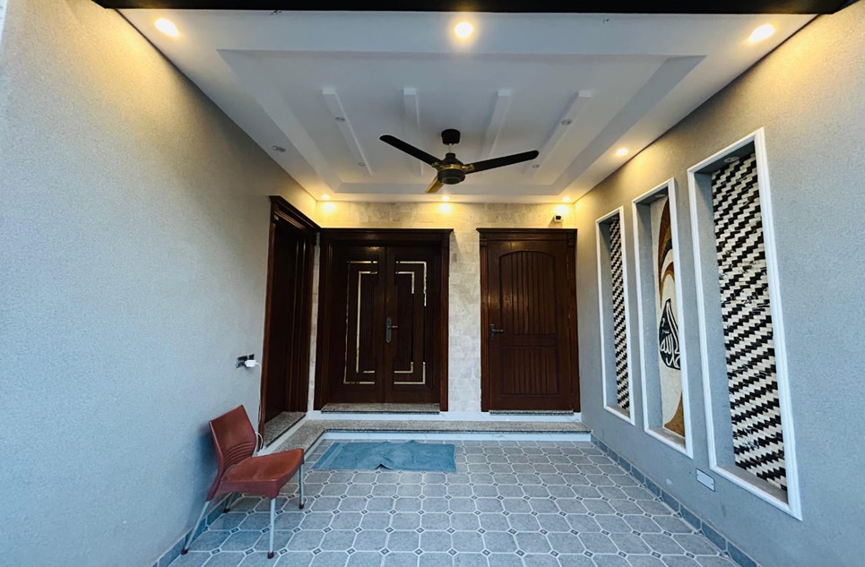 5 marla house for sale in Central Park Housing Scheme Lahore