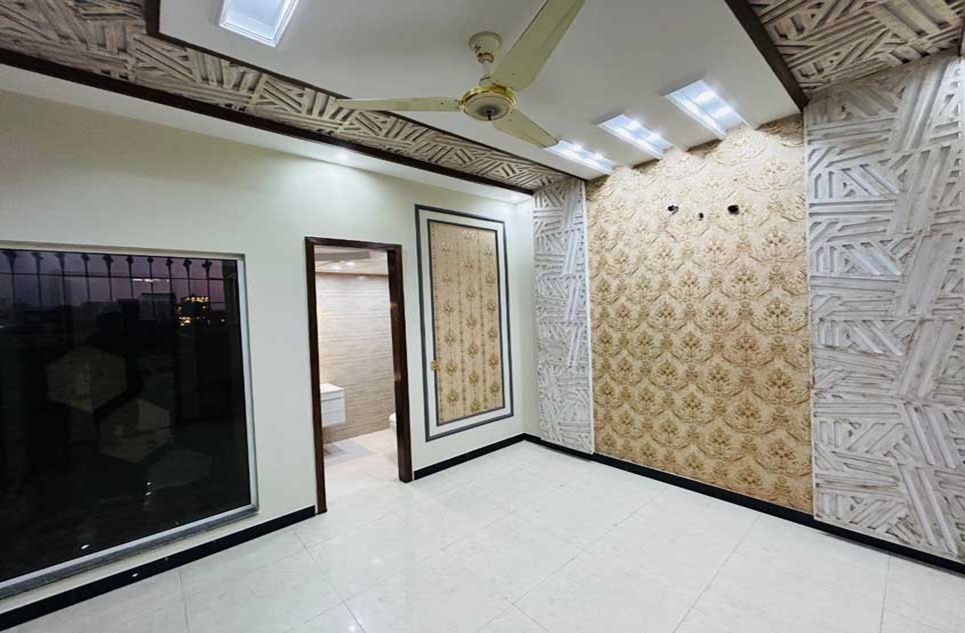 5 marla house for sale in Central Park Housing Scheme Lahore