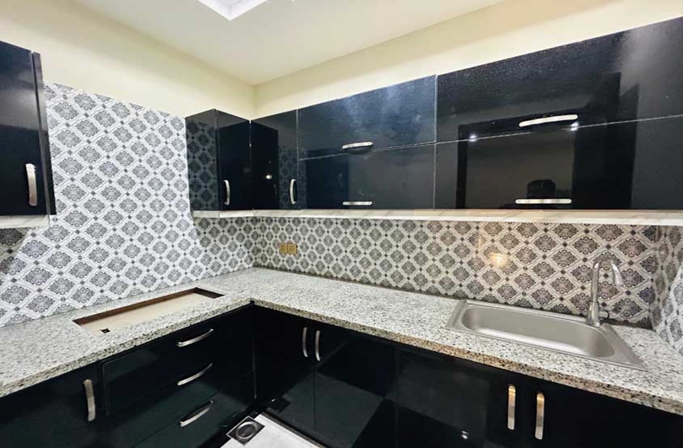 5 marla house for sale in Central Park Housing Scheme Lahore