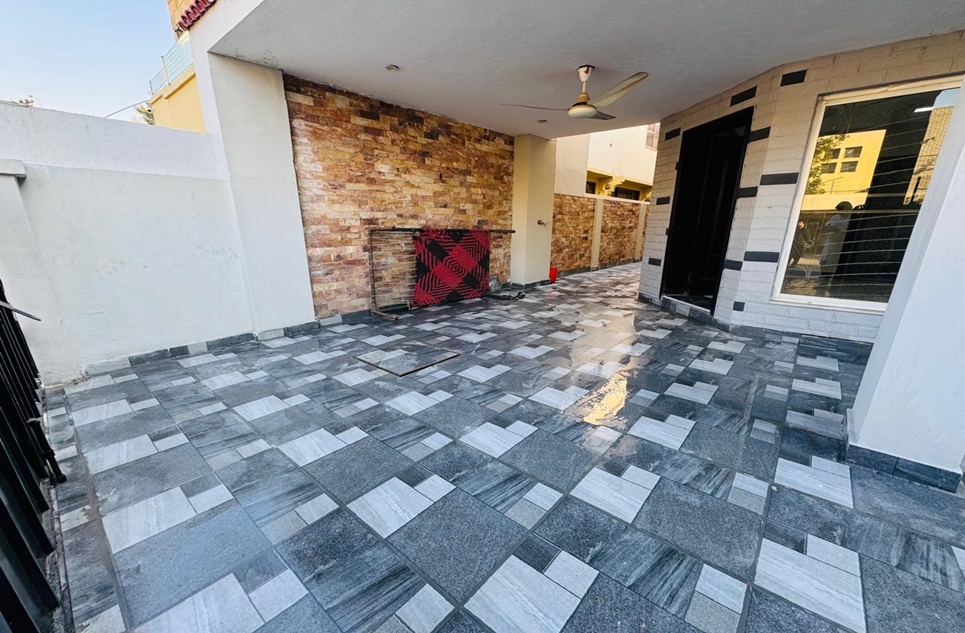 11 marla house for sale in Sector B Bahria Town Lahore
