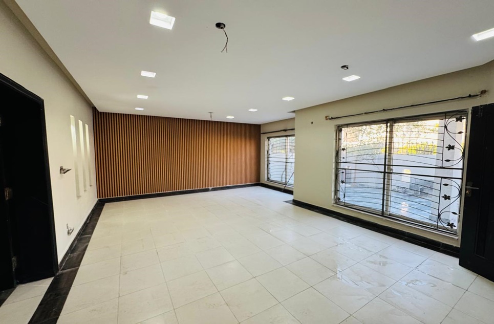 11 marla house for sale in Sector B Bahria Town Lahore
