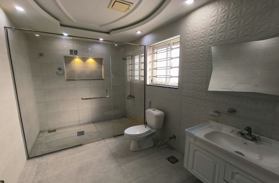 1 kanal house for sale in Bahria Town Lahore