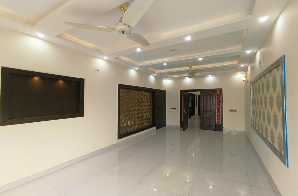 1 kanal house for sale in Bahria Town Lahore
