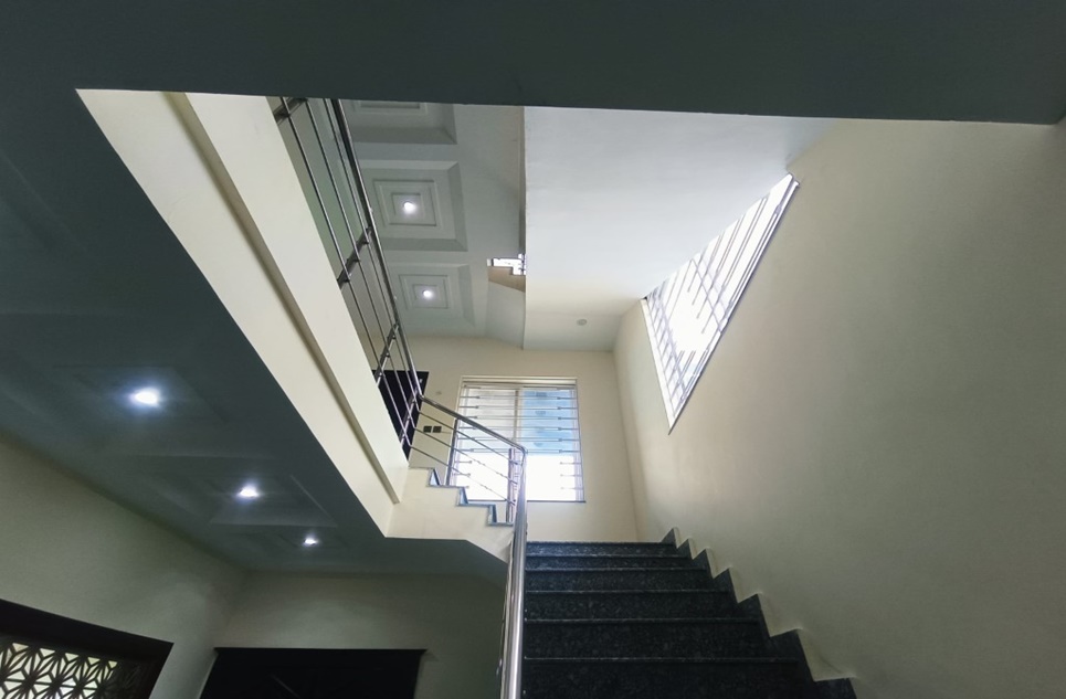 1 kanal house for sale in Bahria Town Lahore
