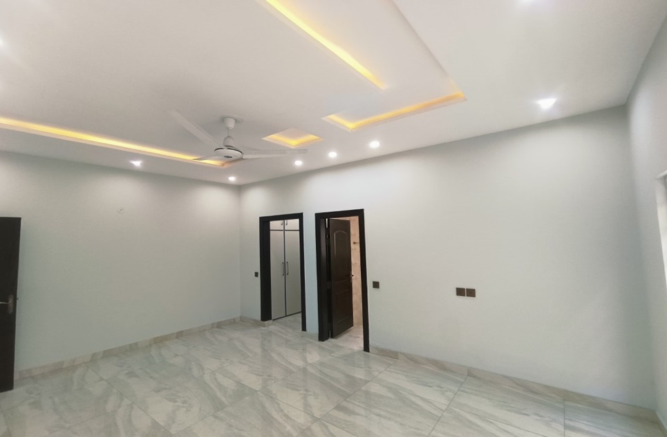 1 kanal house for sale in Bahria Town Lahore