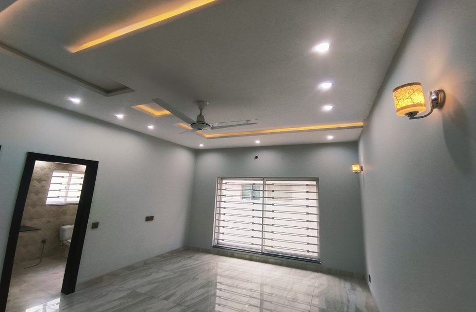 1 kanal house for sale in Bahria Town Lahore