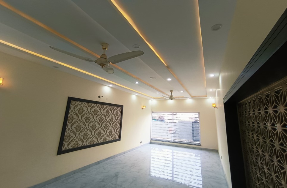 1 kanal house for sale in Bahria Town Lahore
