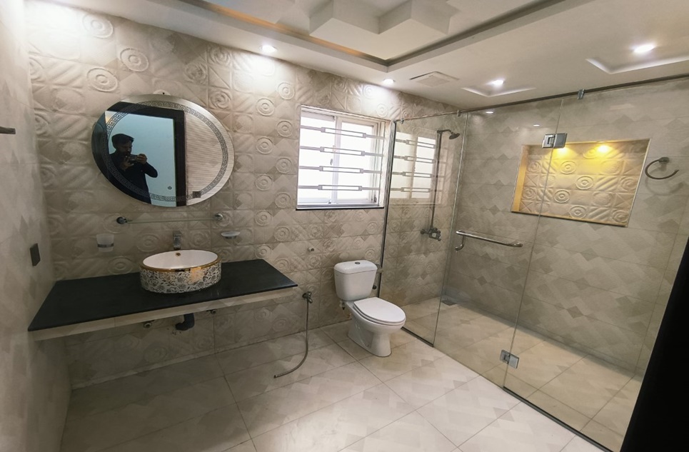 1 kanal house for sale in Bahria Town Lahore
