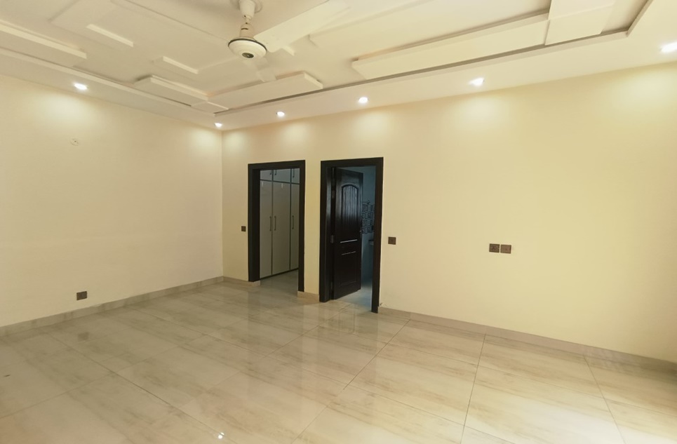 1 kanal house for sale in Bahria Town Lahore