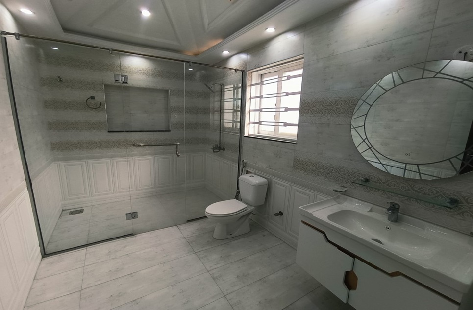 1 kanal house for sale in Bahria Town Lahore
