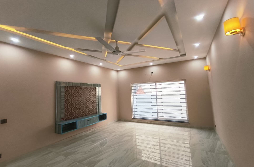 1 kanal house for sale in Bahria Town Lahore