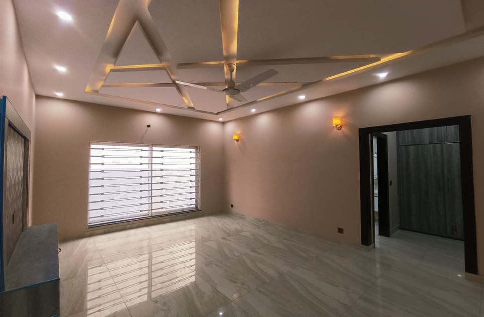 1 kanal house for sale in Bahria Town Lahore