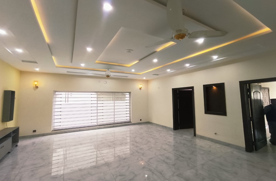 1 kanal house for sale in Bahria Town Lahore