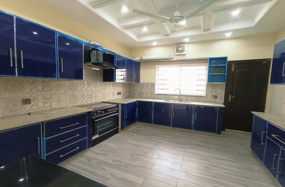1 kanal house for sale in Bahria Town Lahore