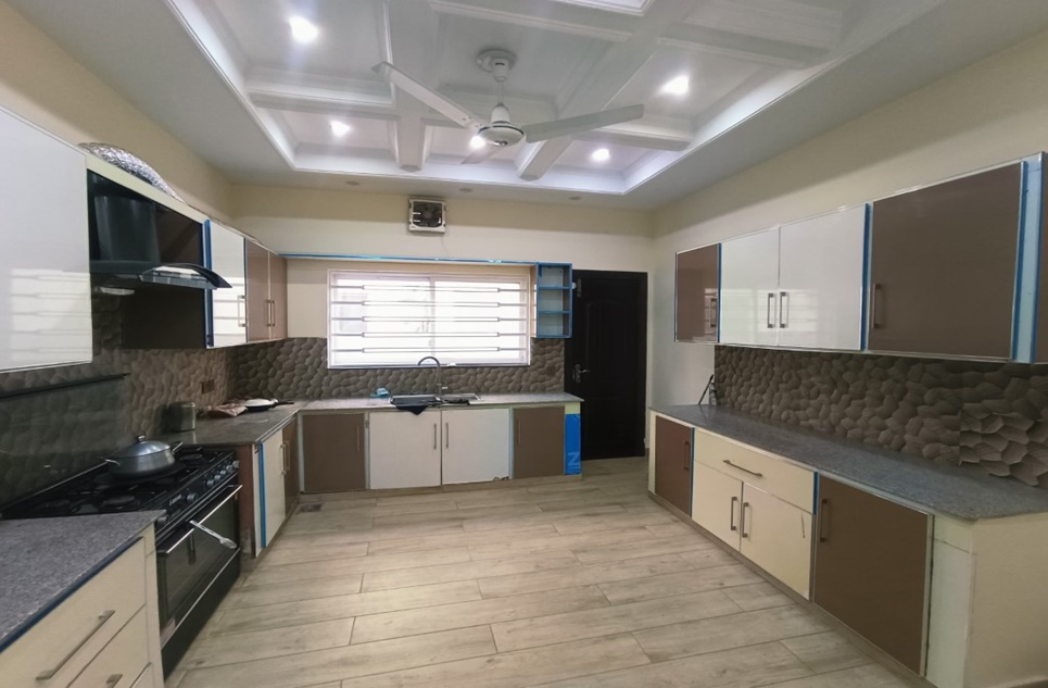 1 kanal house for sale in Bahria Town Lahore