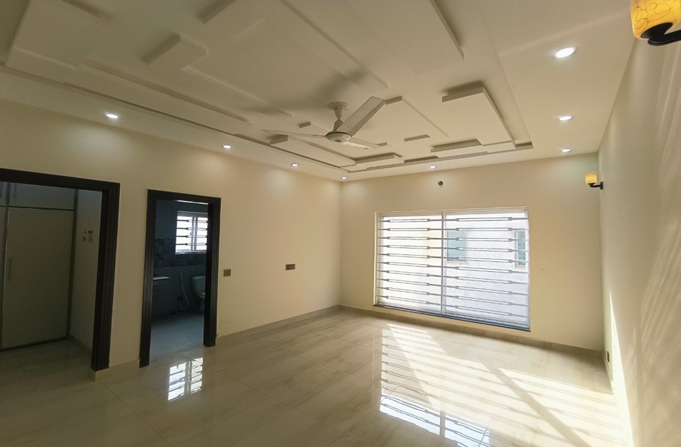 1 kanal house for sale in Bahria Town Lahore