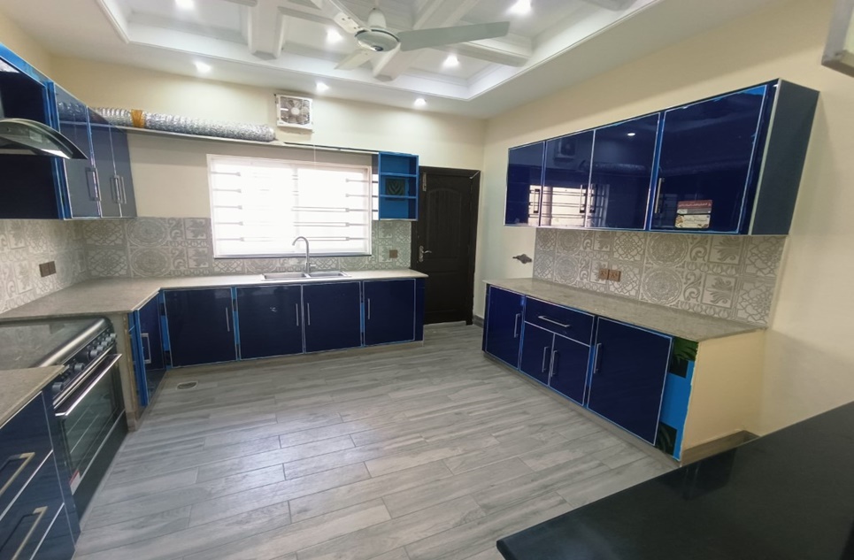 1 kanal house for sale in Bahria Town Lahore