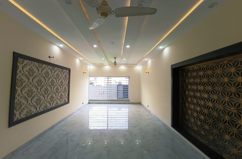 1 kanal house for sale in Bahria Town Lahore