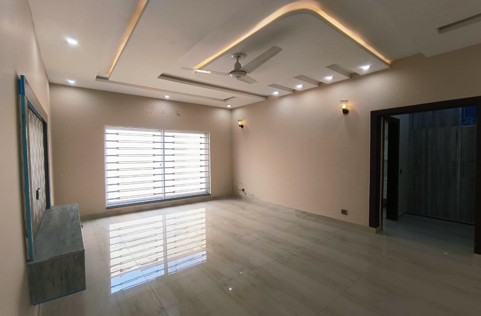 1 kanal house for sale in Bahria Town Lahore