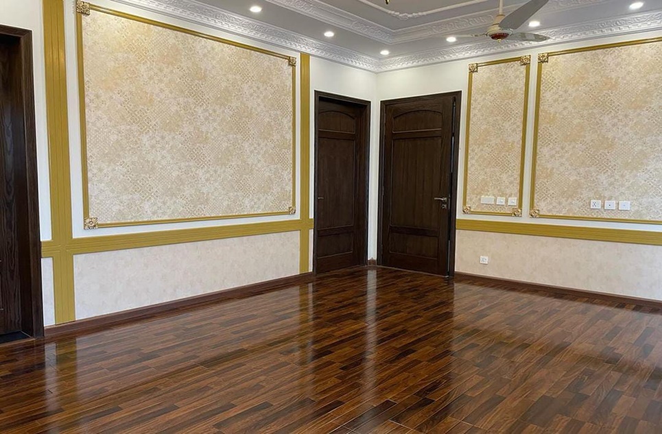1 kanal house for sale in Phase 7 DHA Lahore