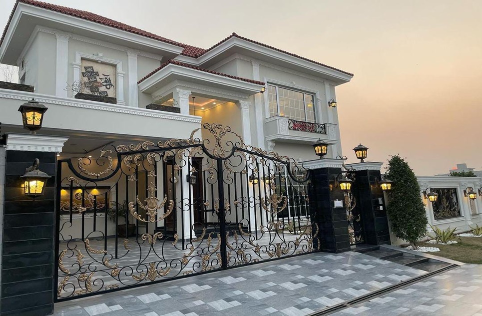 1 kanal house for sale in Phase 7 DHA Lahore