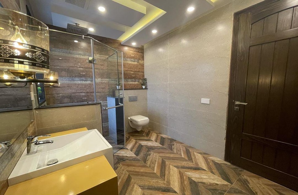 1 kanal house for sale in Phase 7 DHA Lahore