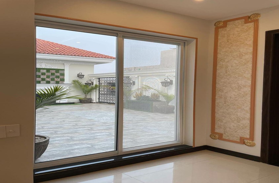 1 kanal house for sale in Phase 7 DHA Lahore