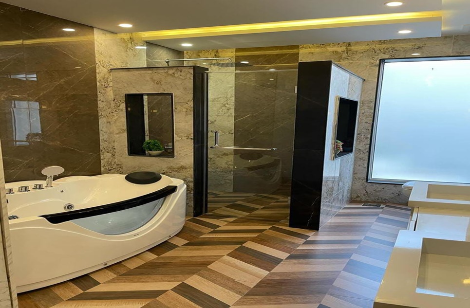 1 kanal house for sale in Phase 7 DHA Lahore