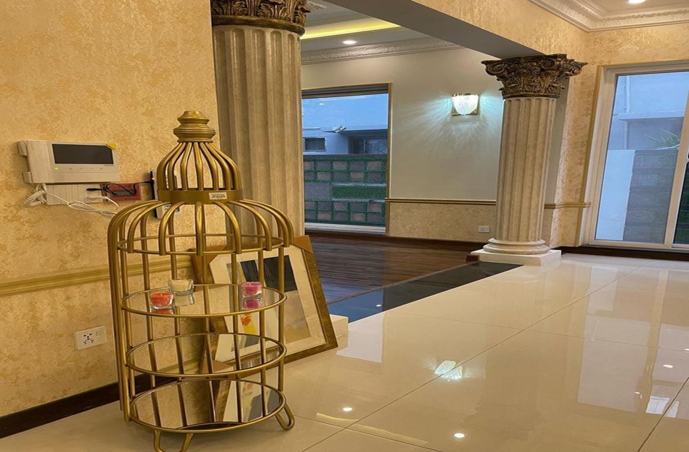 1 kanal house for sale in Phase 7 DHA Lahore