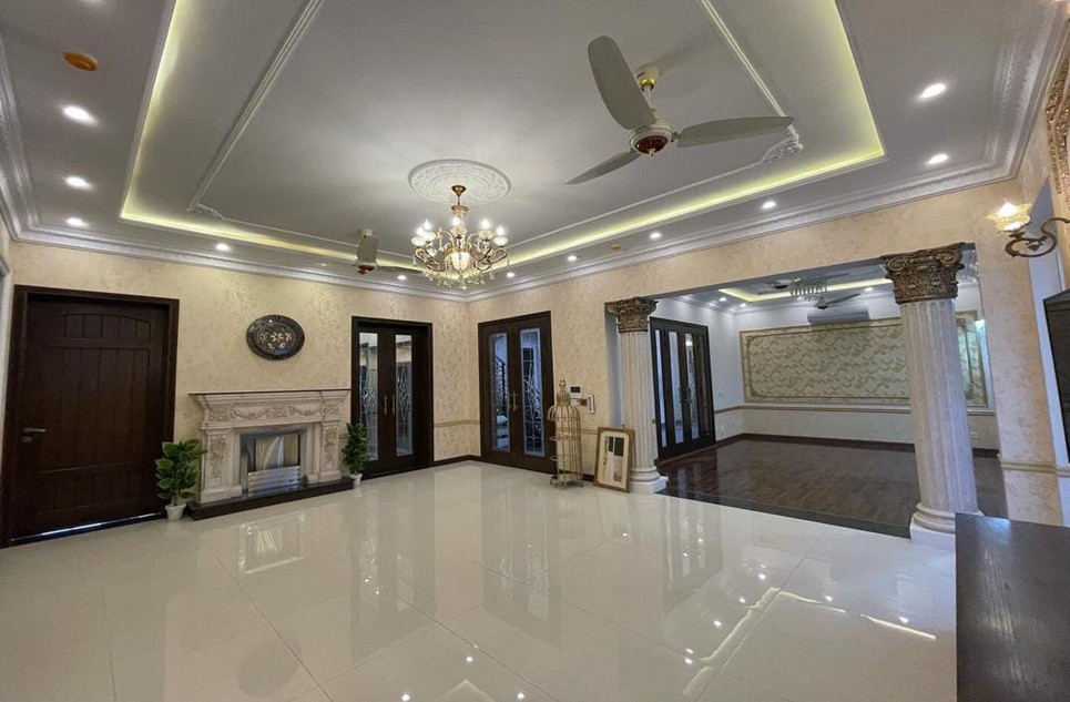 1 kanal house for sale in Phase 7 DHA Lahore