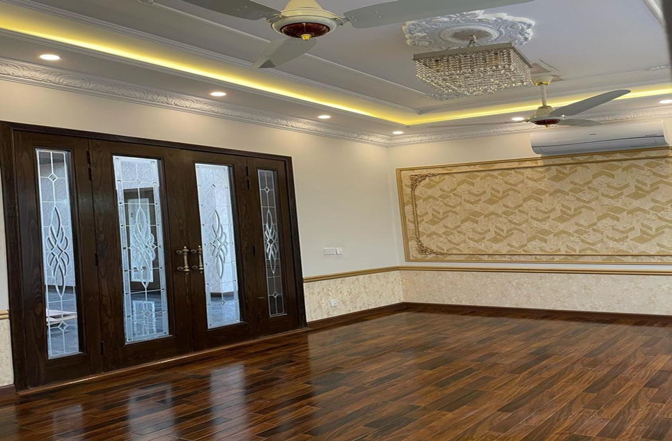 1 kanal house for sale in Phase 7 DHA Lahore