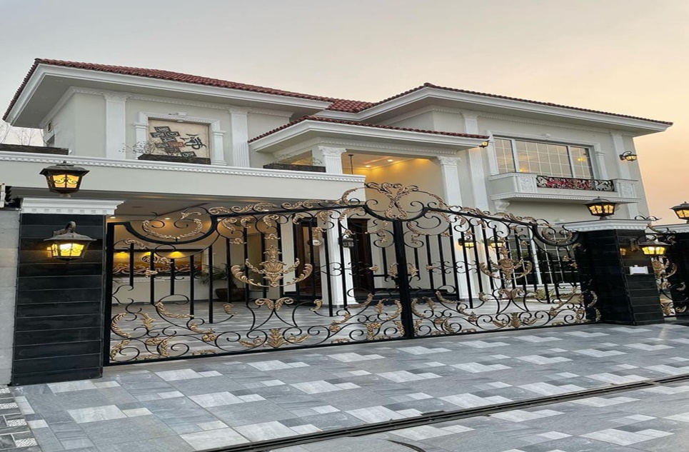 1 kanal house for sale in Phase 7 DHA Lahore