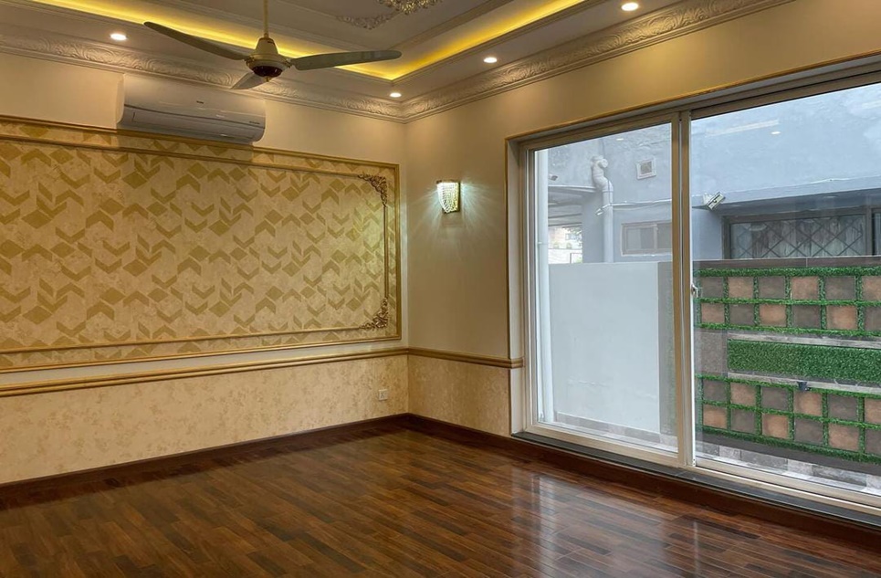 1 kanal house for sale in Phase 7 DHA Lahore