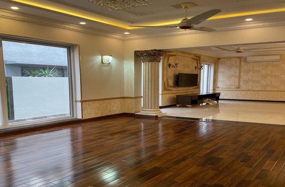 1 kanal house for sale in Phase 7 DHA Lahore
