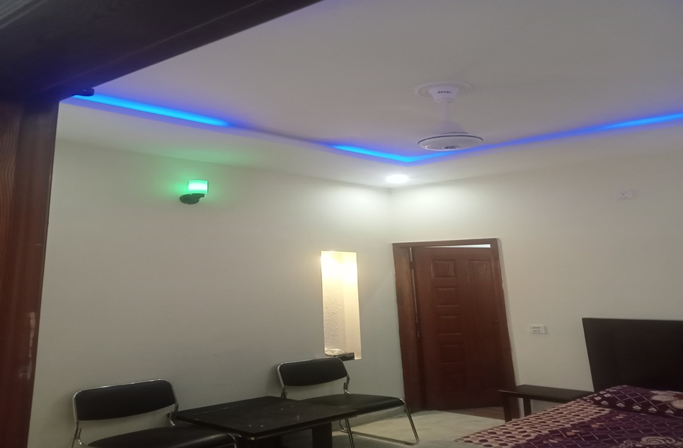 Hostel Rooms Available for Girls 2 to 5 Seaters Near University of Lahore
